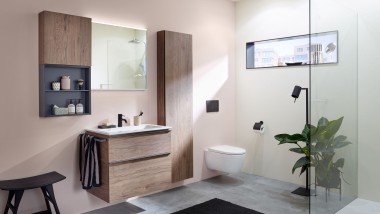 Washplace with bathroom furniture, washbasin and mirror cabinet from Geberit in front of a pastel wall