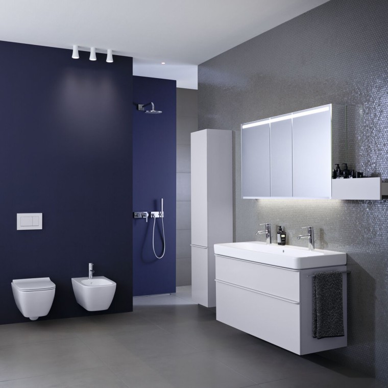 Bathroom with Geberit Smyle toilet and washbasin Bathroom with Geberit Smyle toilet and washbasin