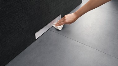 Geberit wall drain for floor-even showers (© Geberit)