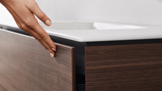 Geberit ONE washbasin with soft closing mechanism