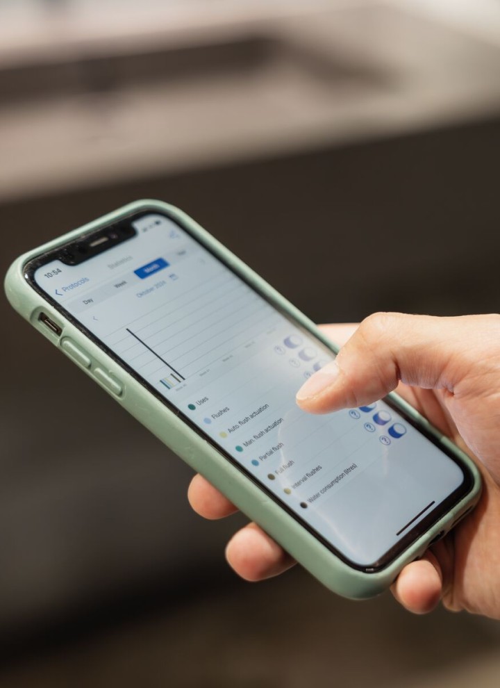 Read out usage data in the Geberit Control app on the device or centrally on the Geberit Gateway