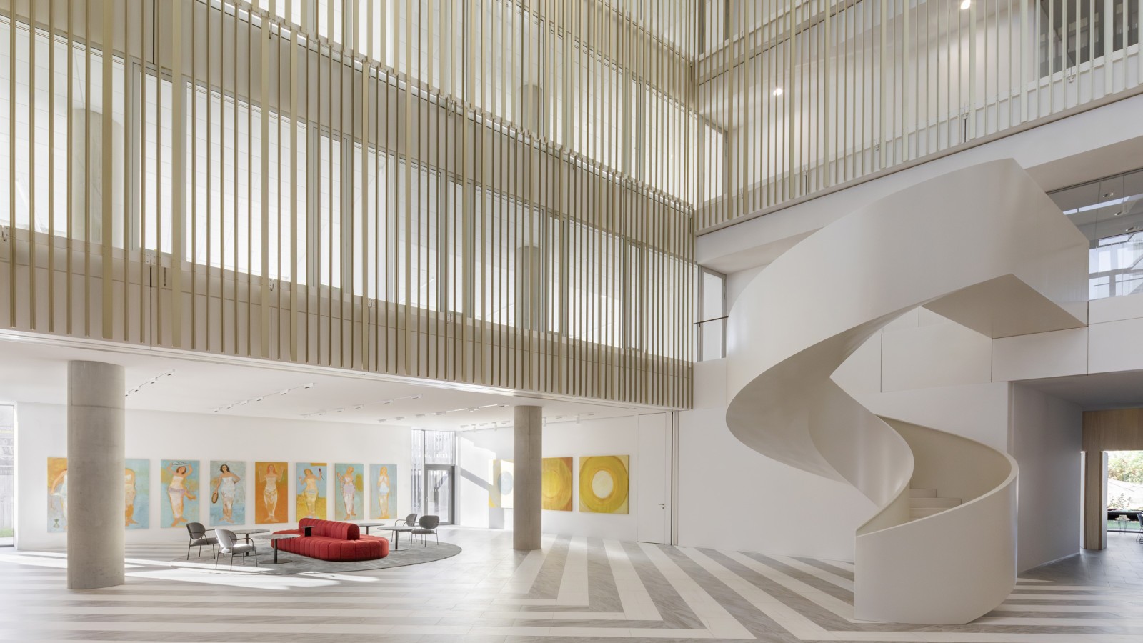 The central atrium (© Ana Skobe)