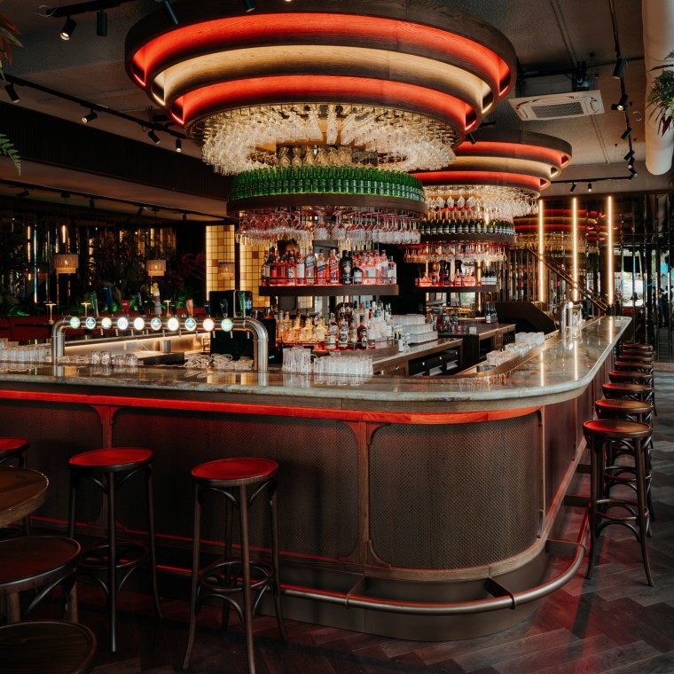 On the ground floor: the legendary Heineken Hoek Grand Café has a new look (© Nina Slagmolen)