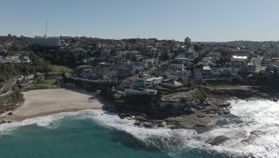 View of Tamarama House on the coast of Sydney, Australia (© Geberit)