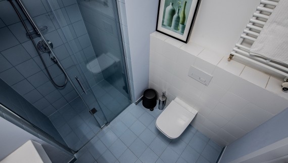 Even the smallest bathrooms reveal the individual taste of their inhabitants (© Jaroslaw Kakal/Geberit) Even the smallest bathrooms reveal the individual taste of their inhabitants (© Jaroslaw Kakal/Geberit)
