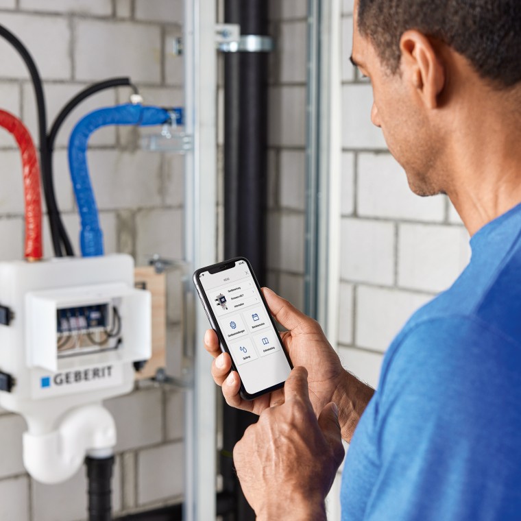 Operation of the Geberit HS50 hygiene flush unit with the Geberit Control app (© Geberit) Operation of the Geberit HS50 hygiene flush unit with the Geberit Control app (© Geberit)