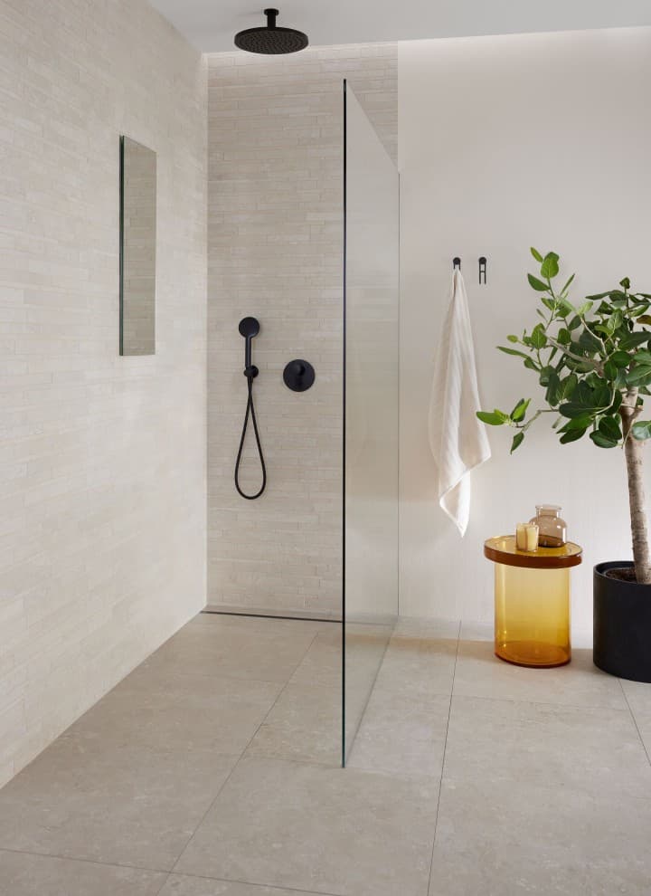 Shower with CleanLine50 Shower with CleanLine50