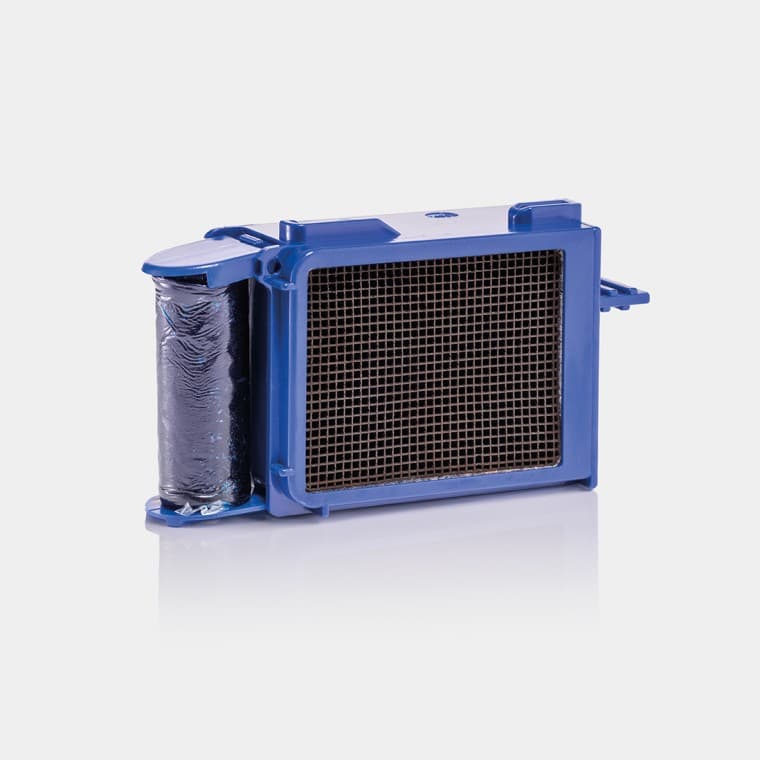 Ceramic honeycomb filter with in-cistern block Ceramic honeycomb filter with in-cistern block