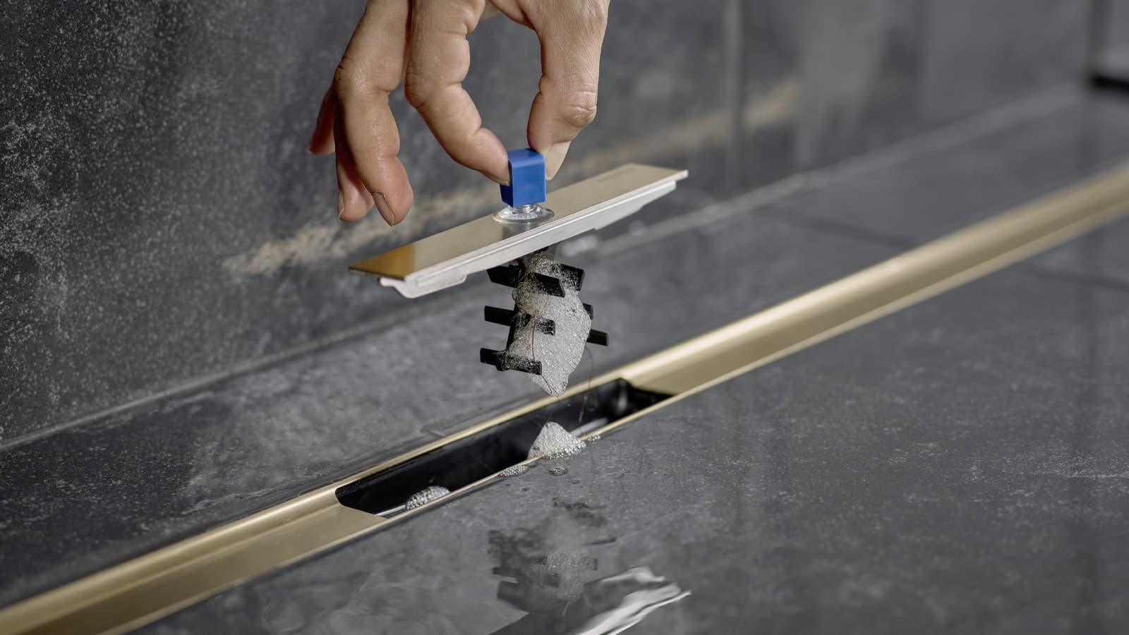 Comb insert for easy cleaning of the shower channel Comb insert for easy cleaning of the shower channel