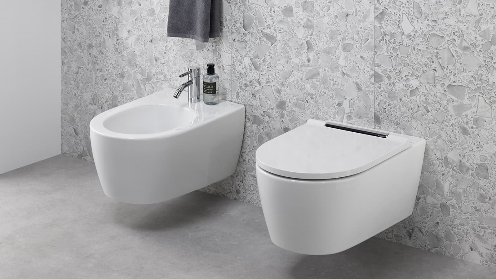 Combination of Geberit ONE bidet and AquaClean Sela shower toilet Combination of Geberit ONE bidet and AquaClean Sela shower toilet
