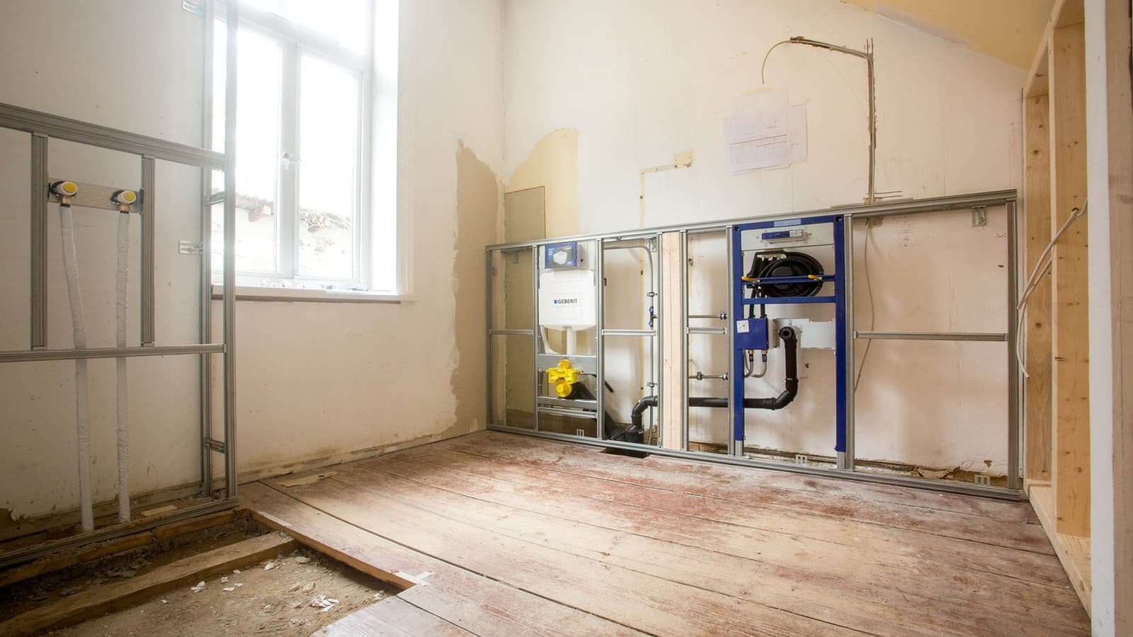 The builders opted for Geberit products not only in front of the wall, but also behind it (© Geberit) The builders opted for Geberit products not only in front of the wall, but also behind it (© Geberit)