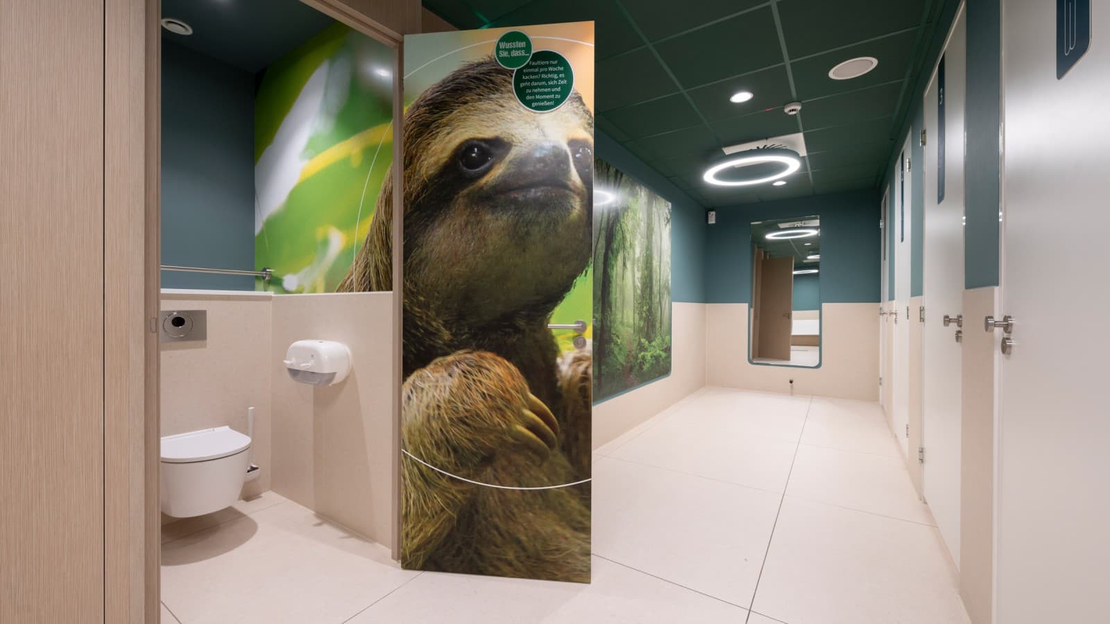 And the stylish Geberit ONE WC ceramics are available in the WC cubicle (© Meike Goebel) And the stylish Geberit ONE WC ceramics are available in the WC cubicle (© Meike Goebel)