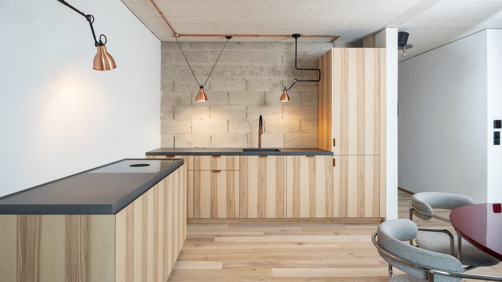 Hemp bricks are used in the interior of the largest hemp house in Europe. (© Openly / Jens Ellensohn) Hemp bricks are used in the interior of the largest hemp house in Europe. (© Openly / Jens Ellensohn)