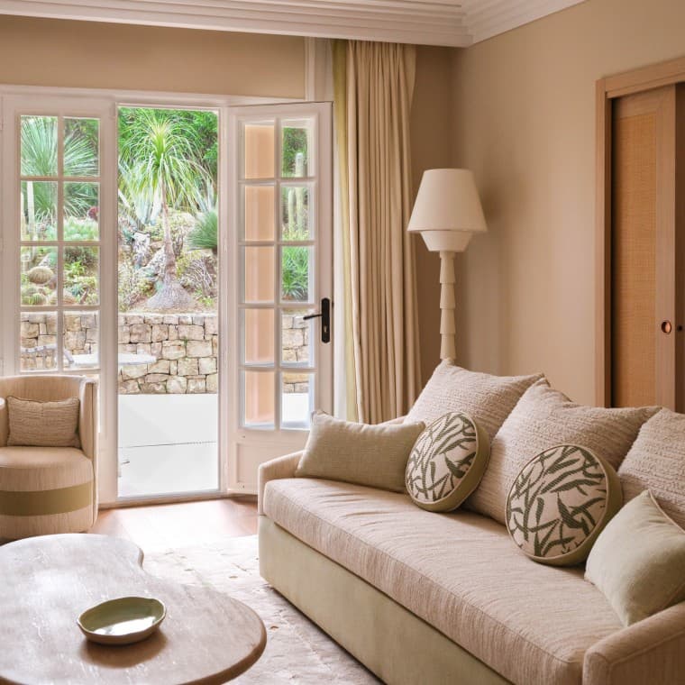 The living area feels bright and cosy (© Marion Butet Studio) The living area feels bright and cosy (© Marion Butet Studio)