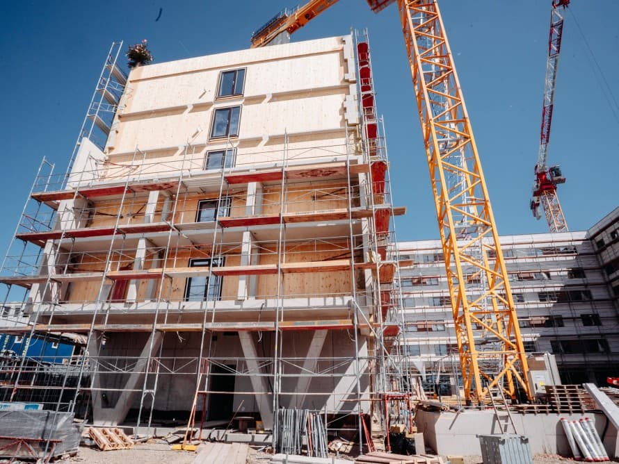 The wood-hybrid construction method sets new standards in terms of construction time thanks to the high degree of prefabrication (© Tobias Singer) The wood-hybrid construction method sets new standards in terms of construction time thanks to the high degree of prefabrication (© Tobias Singer)