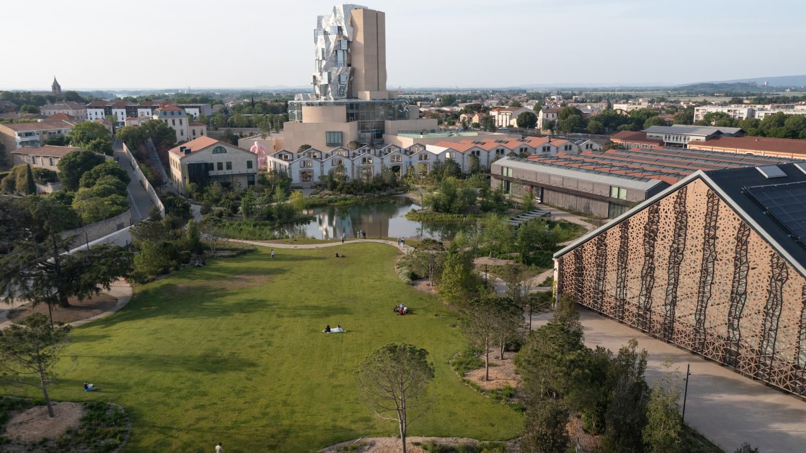 The LUMA cultural centre in Arles: in the foreground the studio park and the large event hall, at the top the 56-metre-high tower by Frank Gehry (© Rémi Bénali, Arles) The LUMA cultural centre in Arles: in the foreground the studio park and the large event hall, at the top the 56-metre-high tower by Frank Gehry (© Rémi Bénali, Arles)