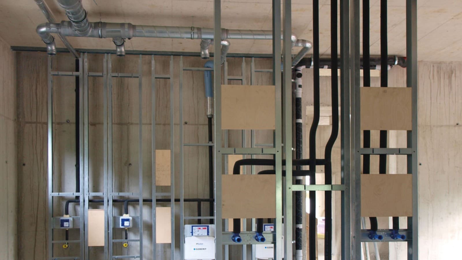 Few downpipes are needed for this - so the installation is relatively slim (© Geberit) Few downpipes are needed for this - so the installation is relatively slim (© Geberit)